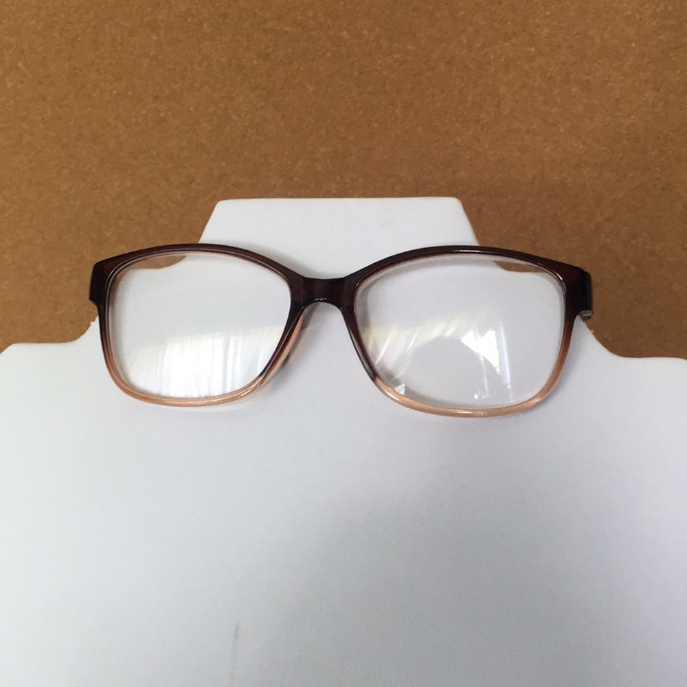 Marilyn Monroe reading glasses